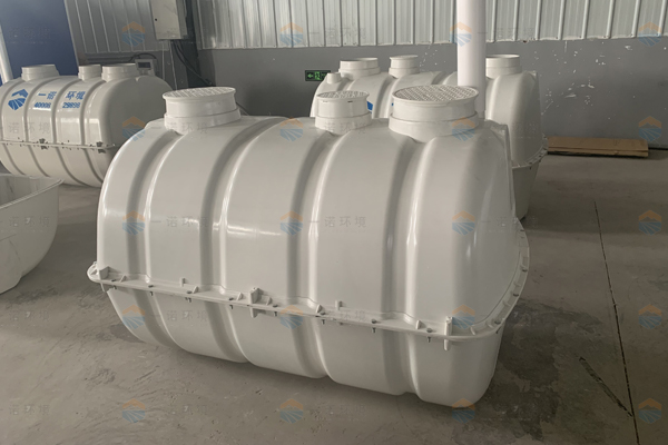 SMC玻璃鋼化糞池清理時(shí)需要注意的事項(xiàng) SMC玻璃鋼化糞池清理時(shí)需要注意的事項(xiàng)